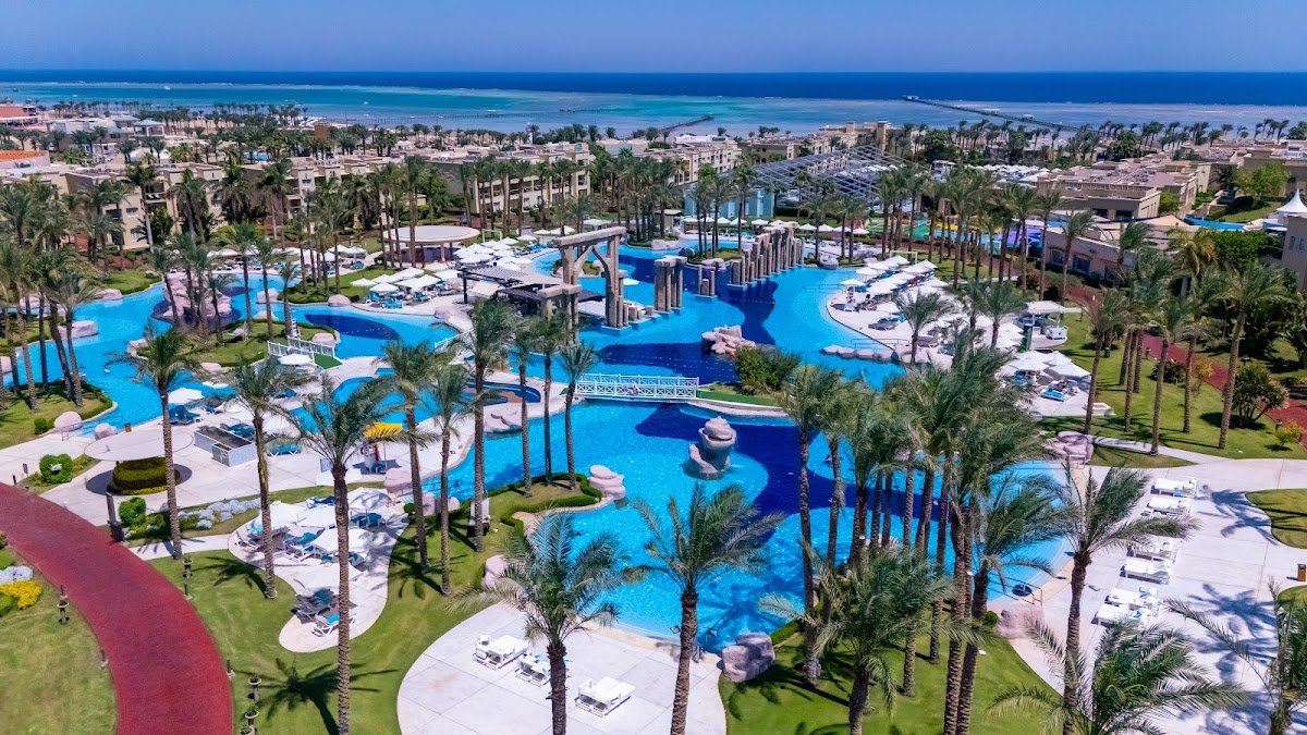 Rixos Premium Seagate: бассейны и территория отеля у моря