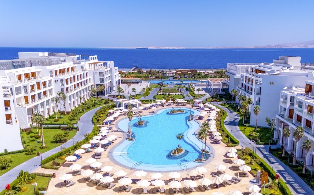 Rixos Radamis Sharm El Sheikh: бассейны между корпусами и вид на море