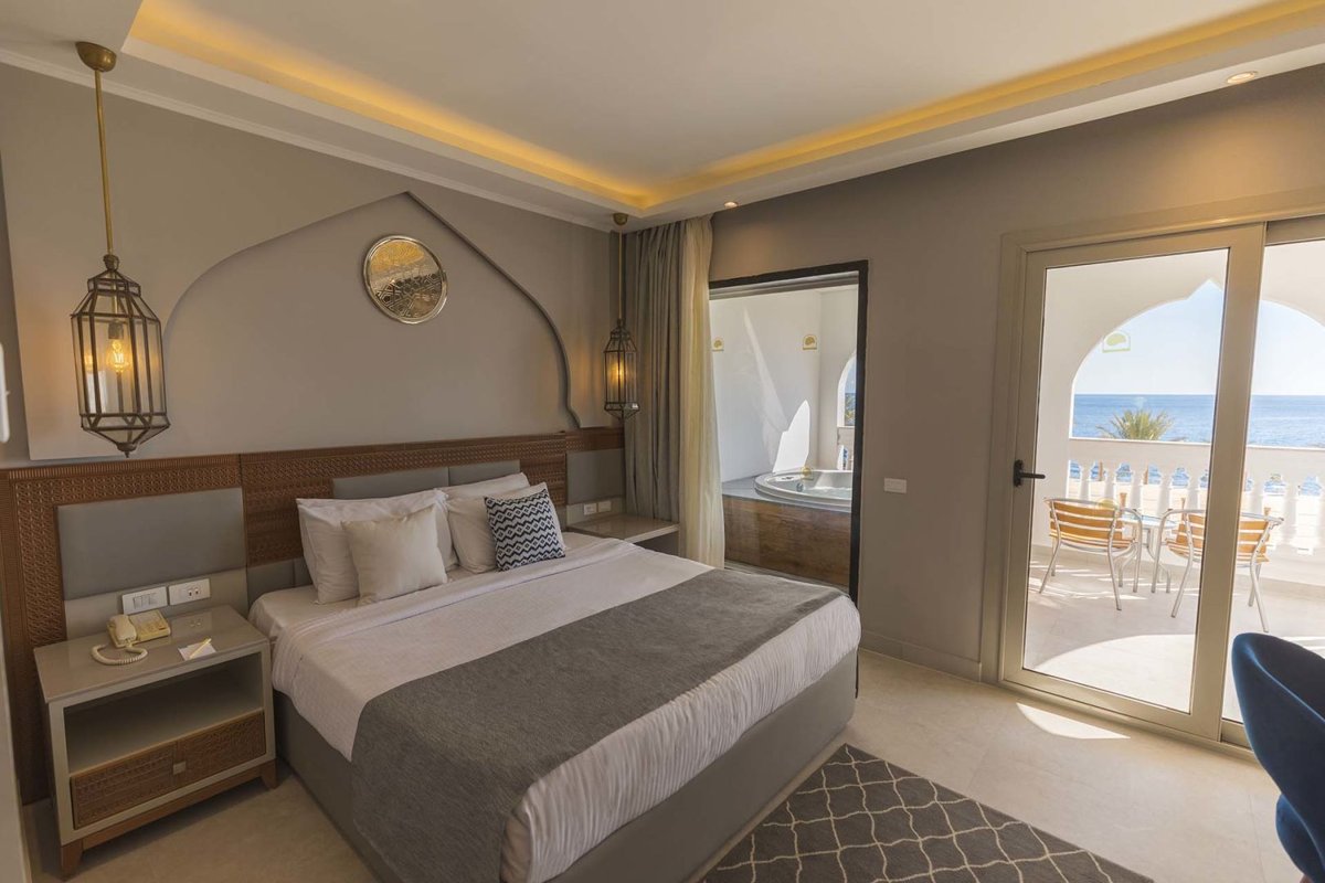 SUNRISE Diamond Beach Resort: номер с балконом и видом на море