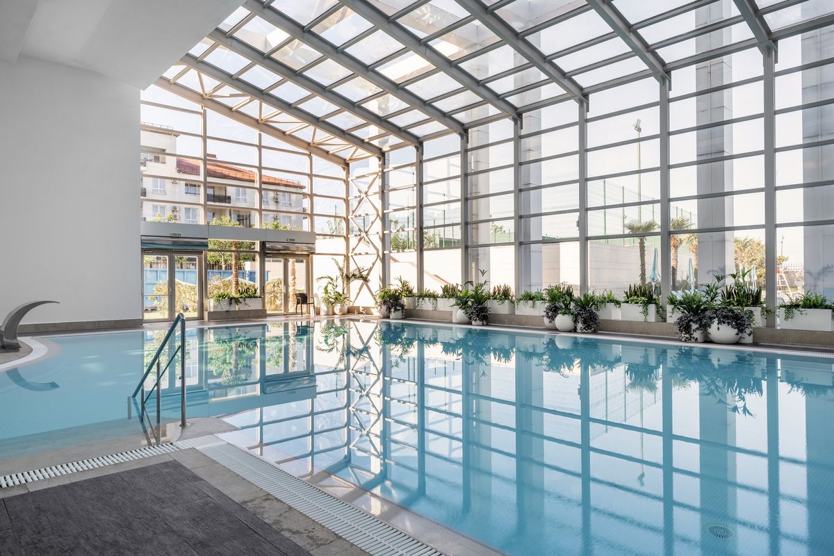 Крытый бассейн Amate SPA отеля Mantera Resort & Congress в Сириусе