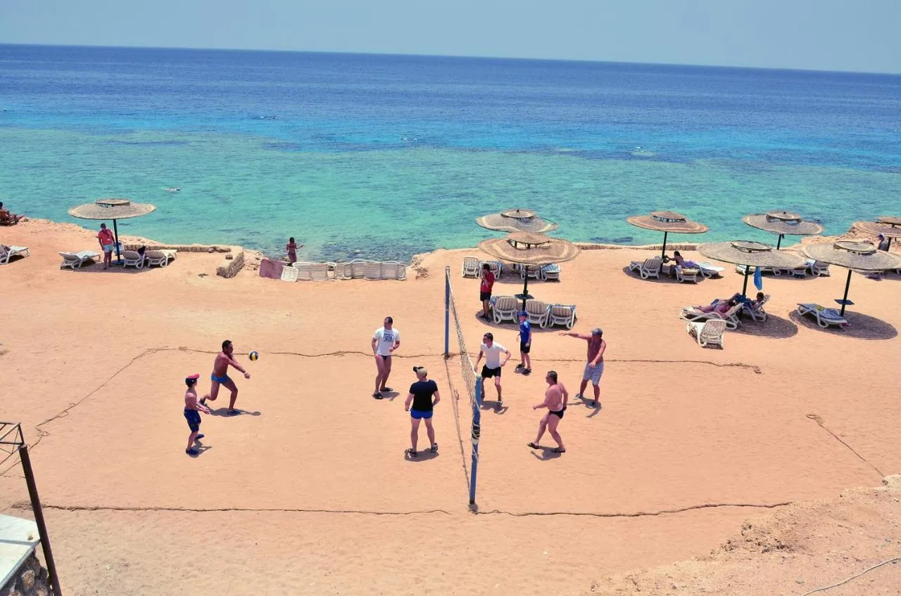 Пляж Continental Plaza Beach Resort