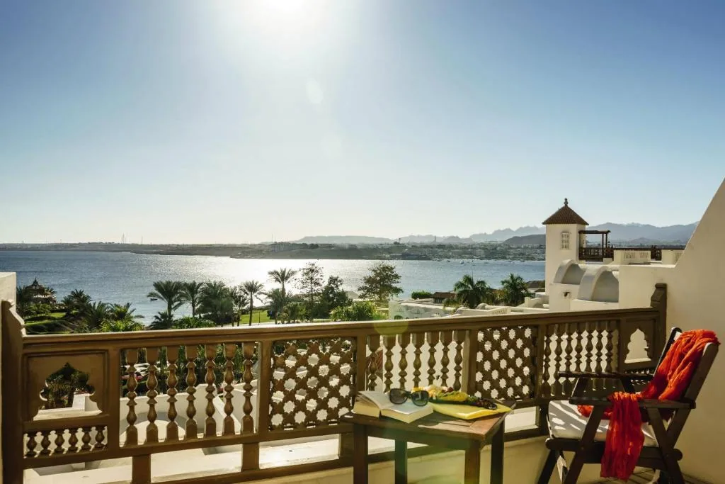 Вид на залив из Movenpick Resort