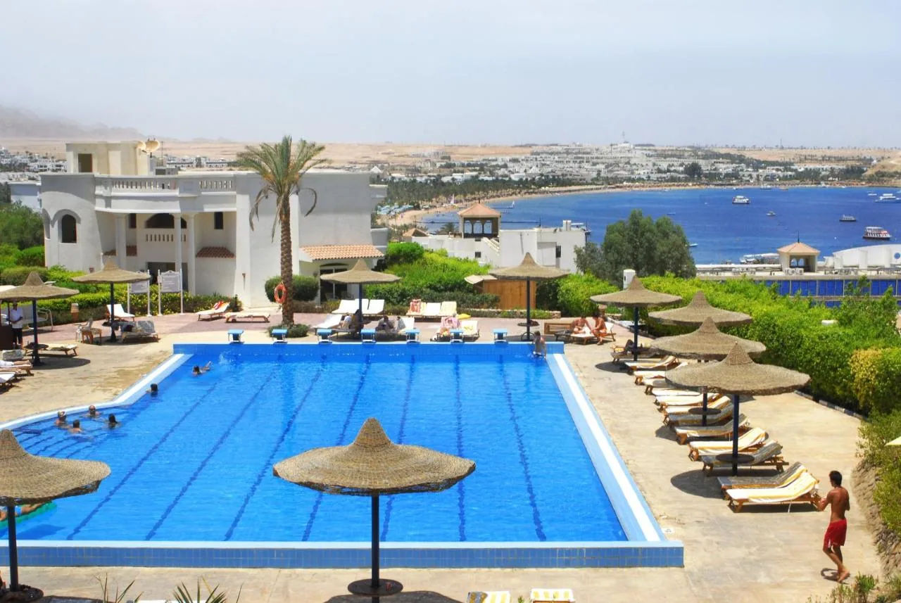 Бассейн Naama Bay Hotel & Resort