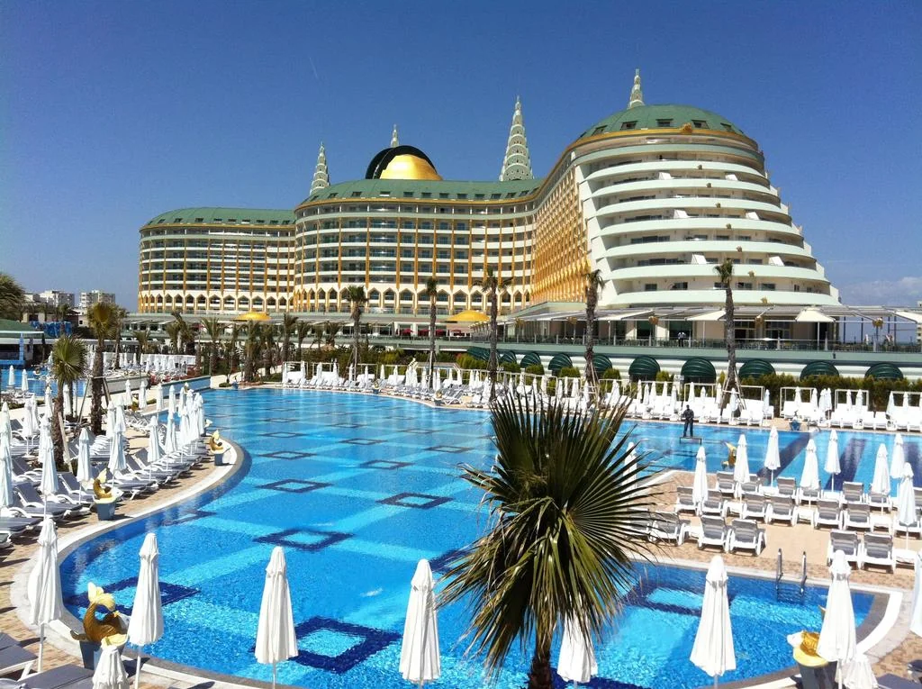 Бассейн и корпус Delphin Imperial