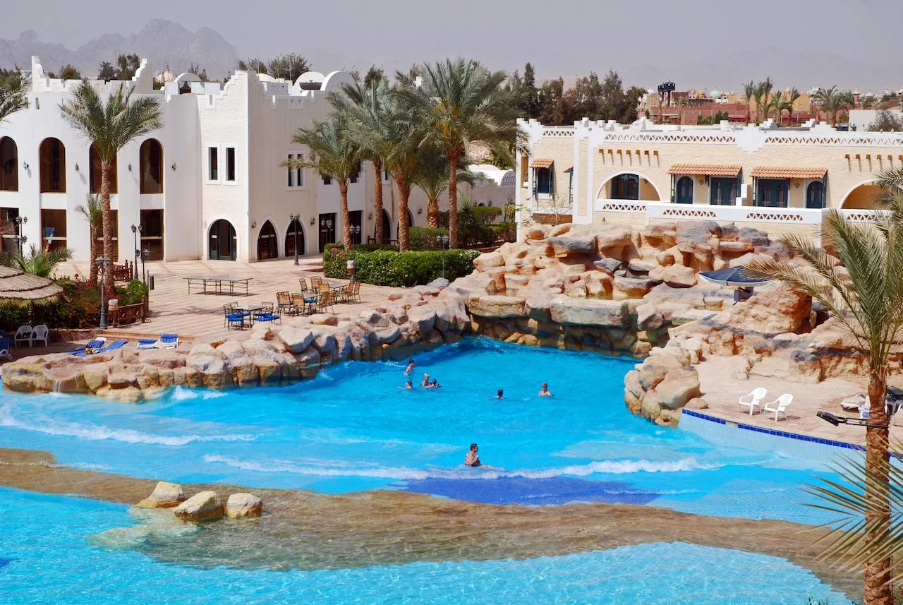 Открытый бассейн Faraana Reef Resort
