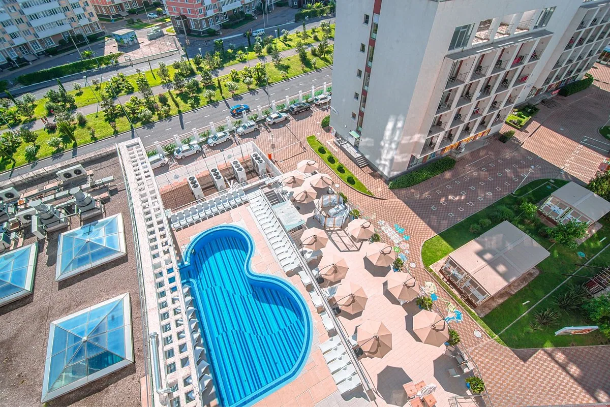 Открытый бассейн Bridge Resort