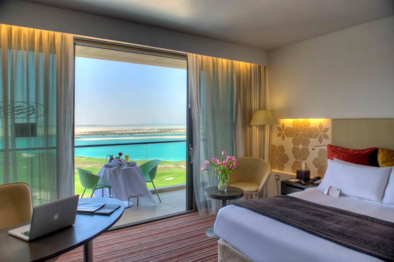 Номер Crowne Plaza Yas Island