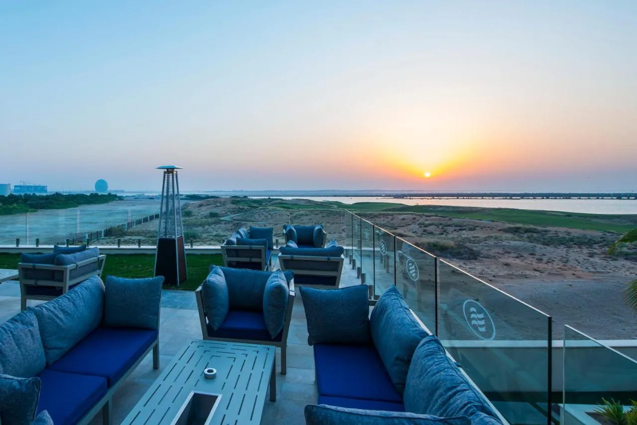 Терраса Crowne Plaza Yas Island
