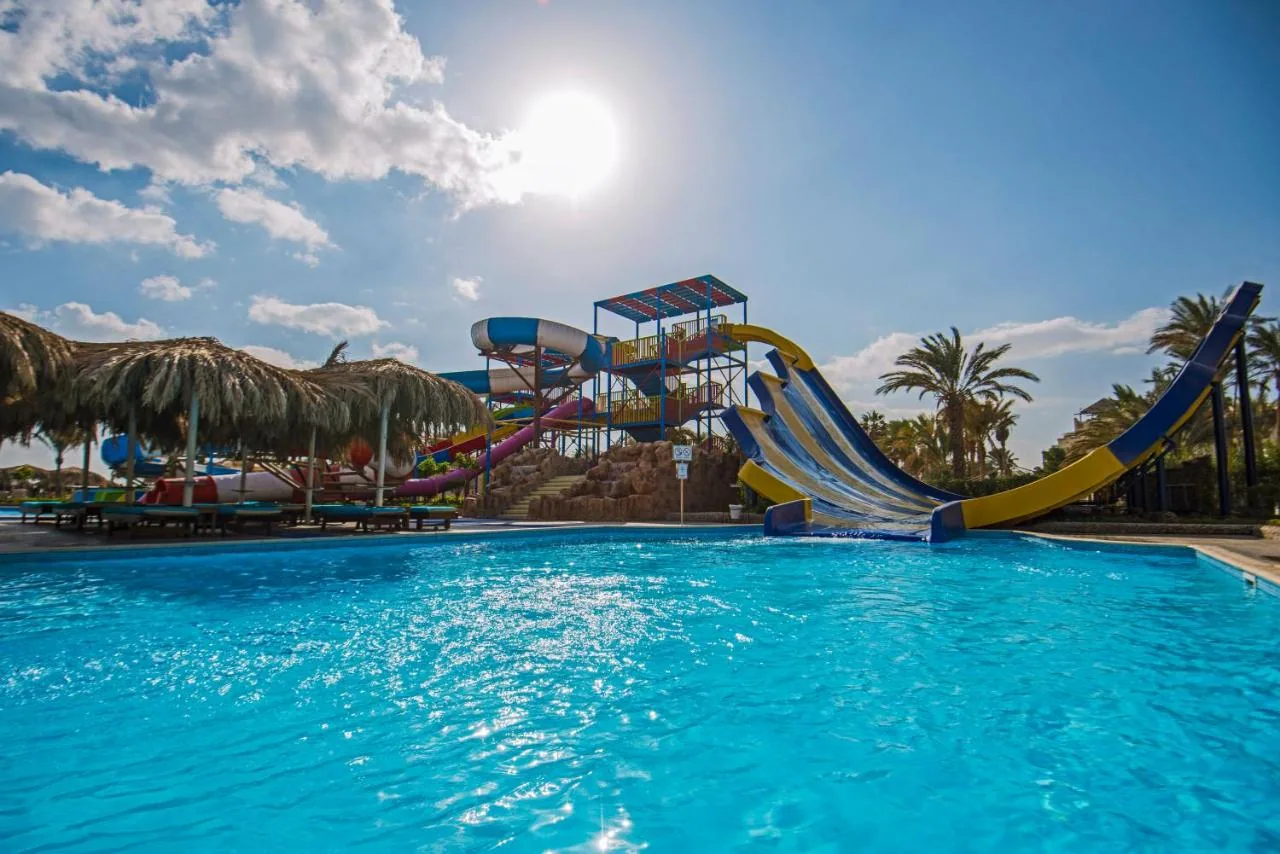 Sunrise Aqua Joy Resort 4★: водные горки