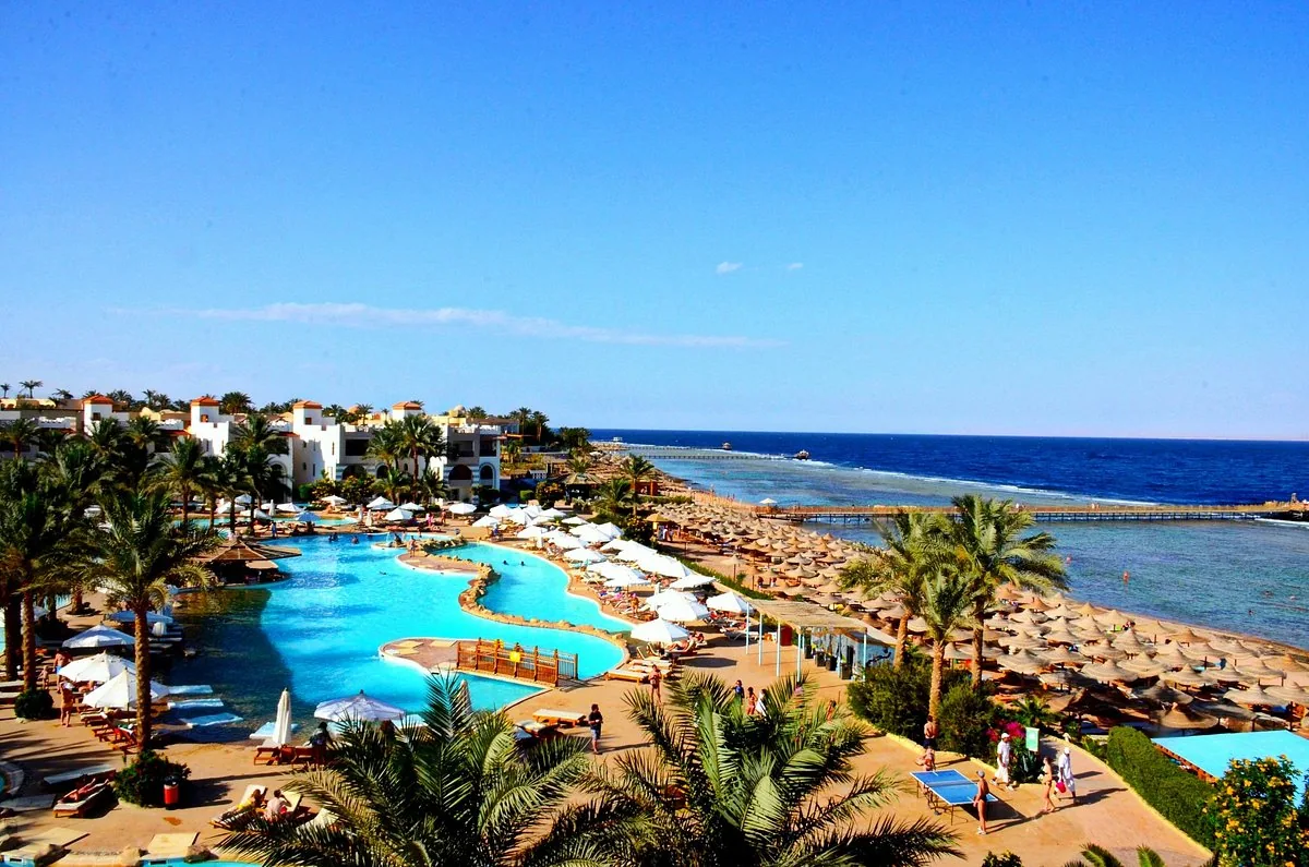 Rehana Royal Beach Resort Aquapark & Spa 5★: территория и бассейны