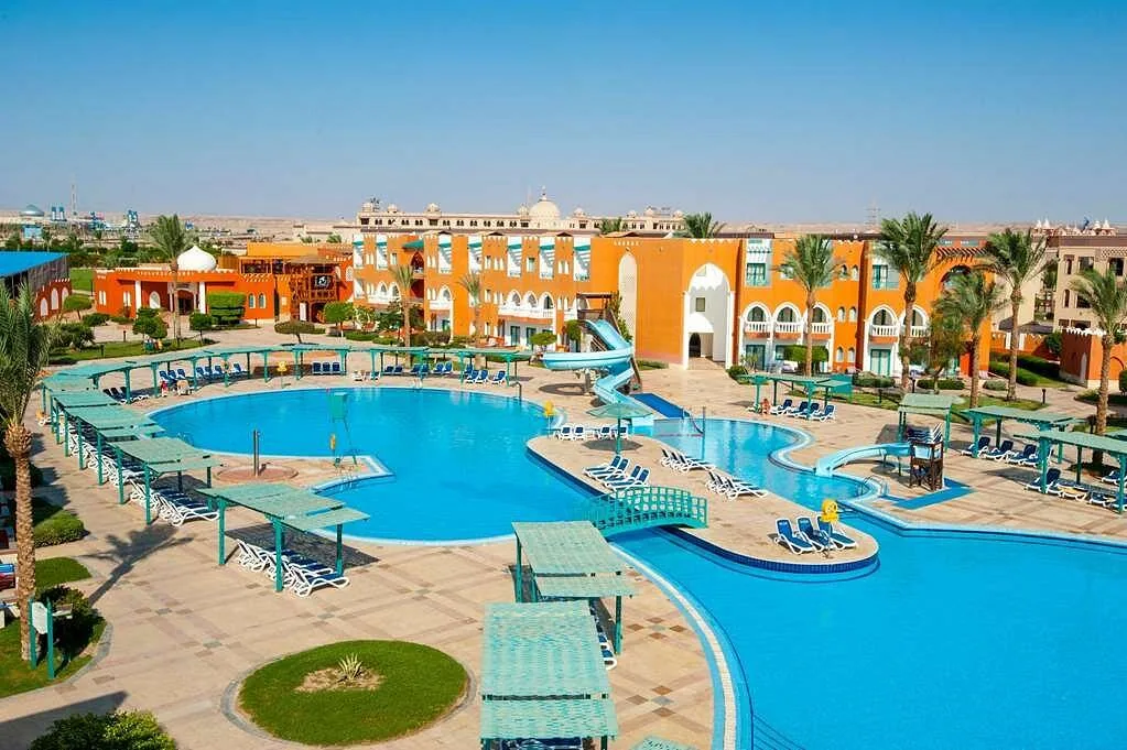 Sunrise Garden Beach Resort 5★: территория и бассейн